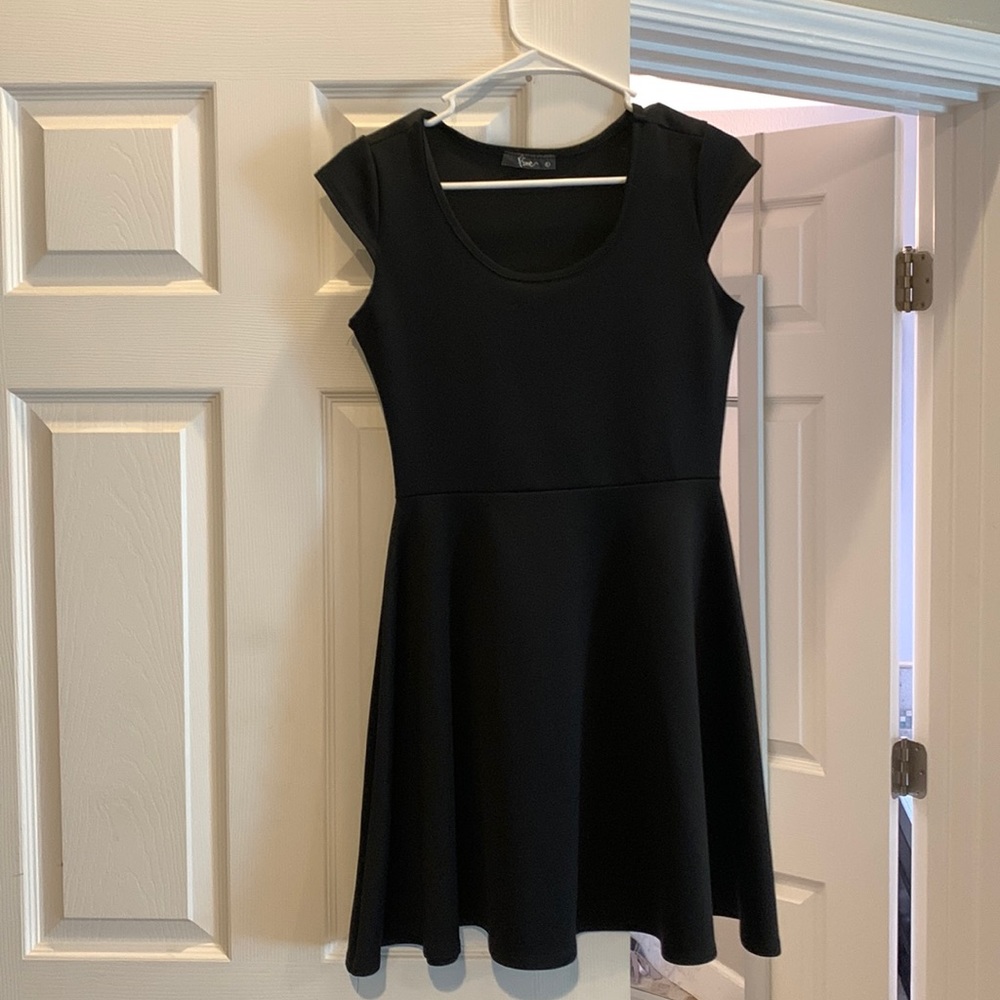 BLACK DRESS